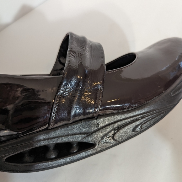 RYN Womens Burgundy Wine Patent Leather Mary Jane Rocking Shoes, Size 7.5 - Picture 9 of 12